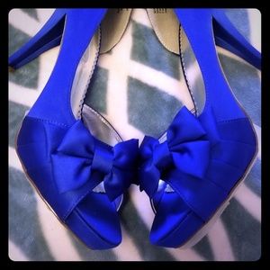 Blue satin bow shoes